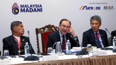 安华出席工商领袖圆桌会议   探讨加强马俄贸易合作