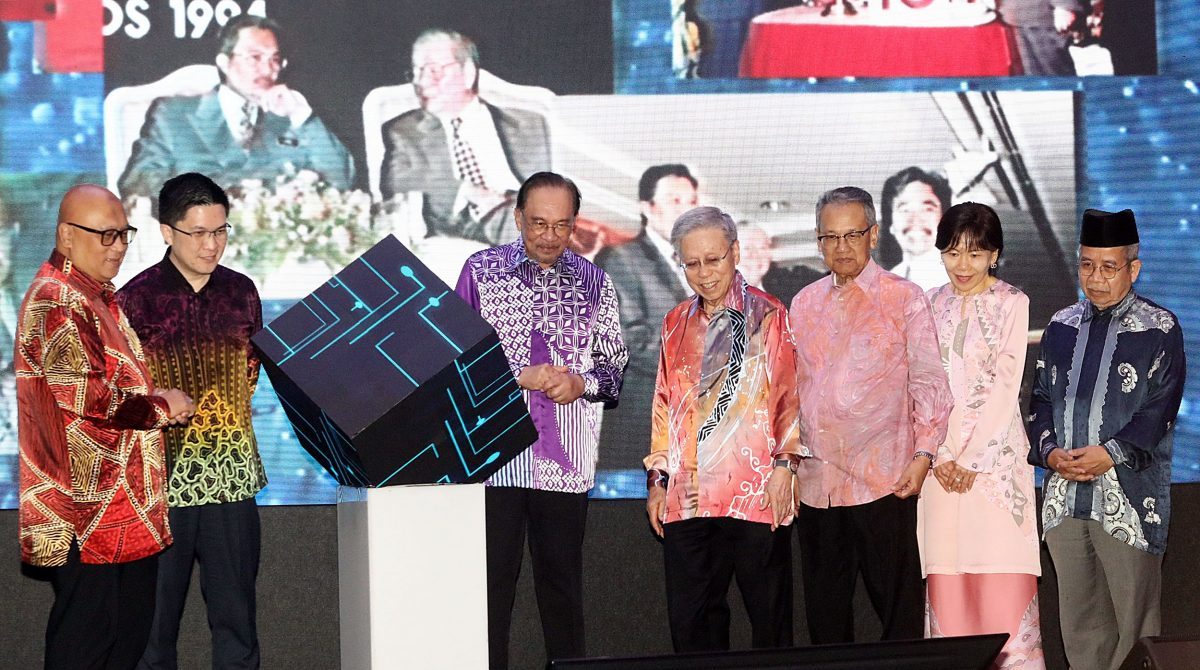 安华:积极发展国家经济的同时 不能忘记掌握国语的重要性