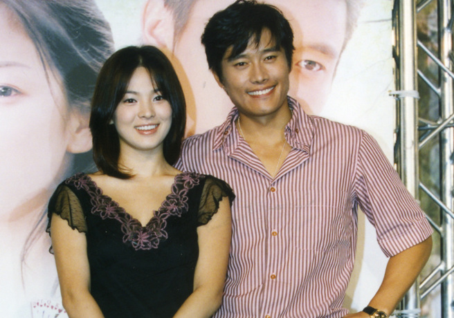 宋慧乔与“前男友们”拒同框 温暖拥抱廉惠兰太感人