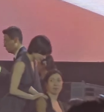 宋慧乔与“前男友们”拒同框 温暖拥抱廉惠兰太感人