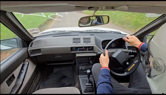 宝腾赛佳旧车在英国“登顶” 勾起网民怀旧情怀