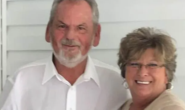 家园遭龙卷风摧毁　深情老夫妻“紧抱彼此不放手”一同断臂