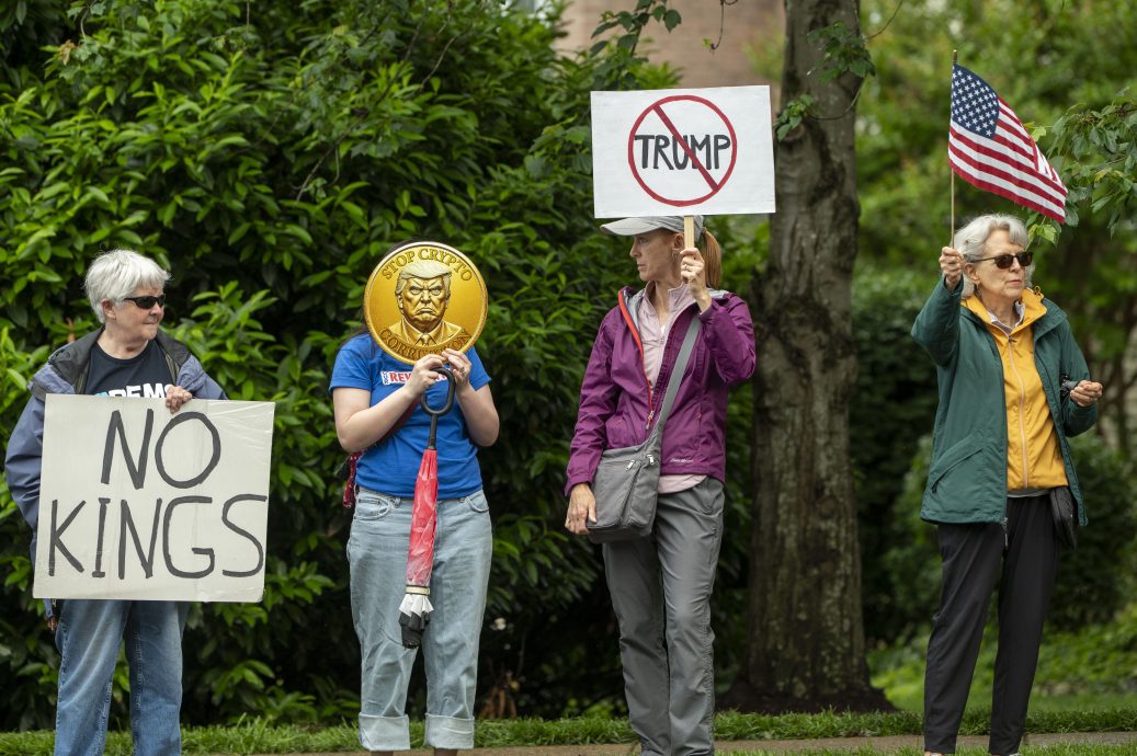 宾客称餐食比廉航飞机餐还难吃  “特朗普币”晚宴遭吐槽 /主