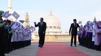 安华迎接西潘敦  东盟峰会前 马寮会谈