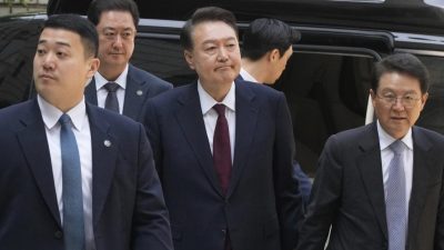 尹锡悦支持者冲闯法院案首宣判 两肇事者获刑