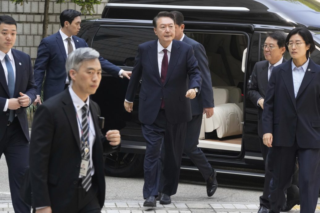 尹锡悦涉内乱罪第三次庭审 出庭场景首次公开