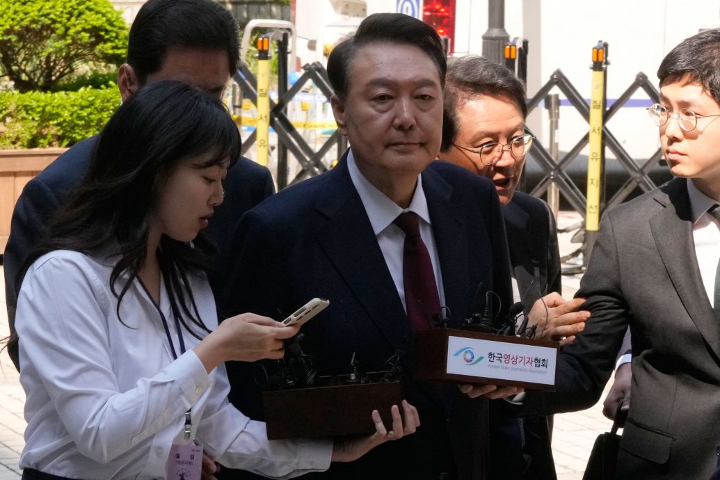 尹锡悦涉内乱罪第三次庭审 出庭场景首次公开