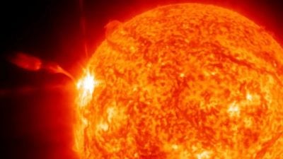 巨大太阳风暴致全球多地无线电断讯 专家警告还有下一波