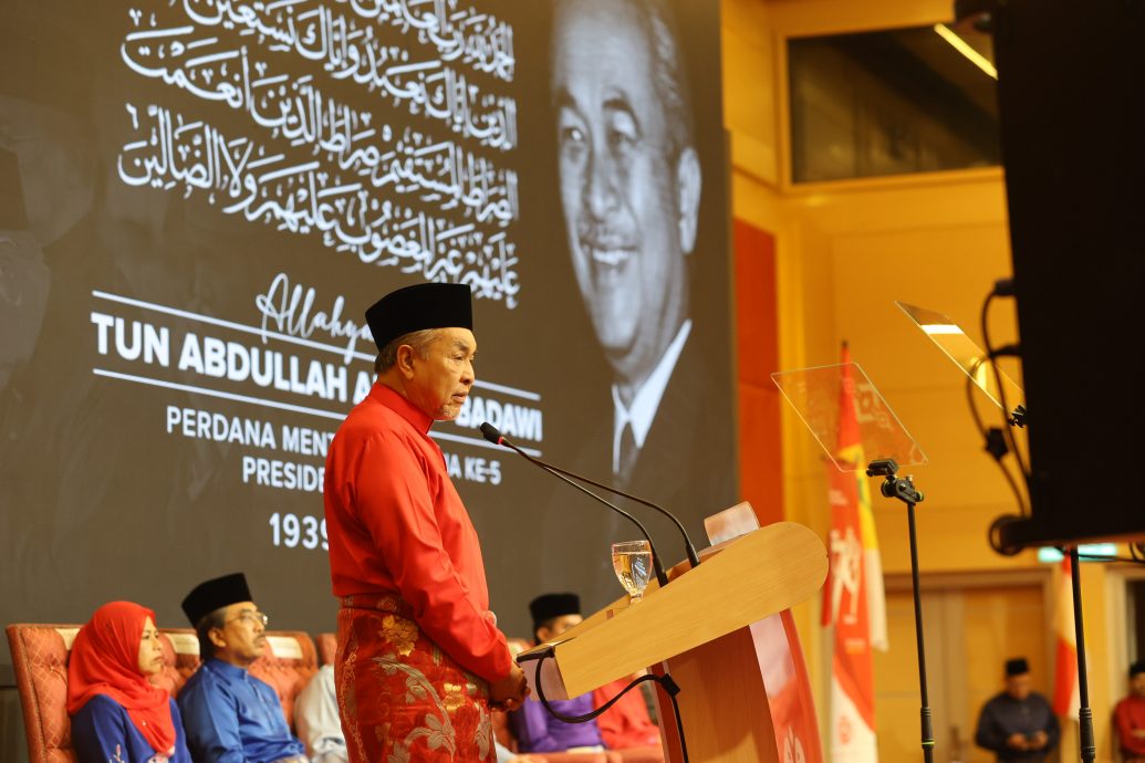 巫统党庆｜扎希斥“屈服火箭”谣言 “昔日盟友今却来抹黑”