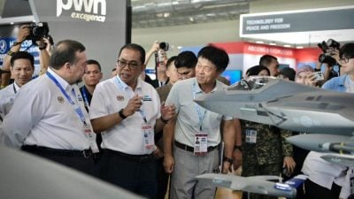 LIMA飞行预演震破民宅窗户?  防长：会调查
