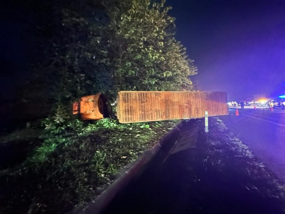 已签发 全国:4车连环撞,一对母女伤重不治 3人伤