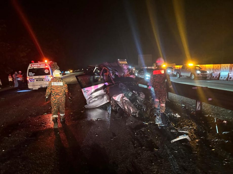 已签发 全国:4车连环撞,一对母女伤重不治 3人伤