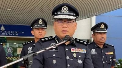 南北大道4车连环撞  警方：罗里司机涉嫌毒驾