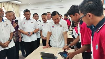 柔大臣：柔佛民族试点学校学生 SPM PSLE IGCSE都要考佳绩