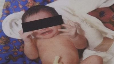 巫男出门祈祷   开门见弃婴  身世不详