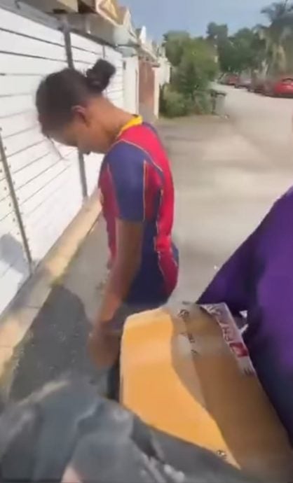 已签发 柔：2少女偷窃包裹遭现场抓包，未免送警查办按址送还包裹