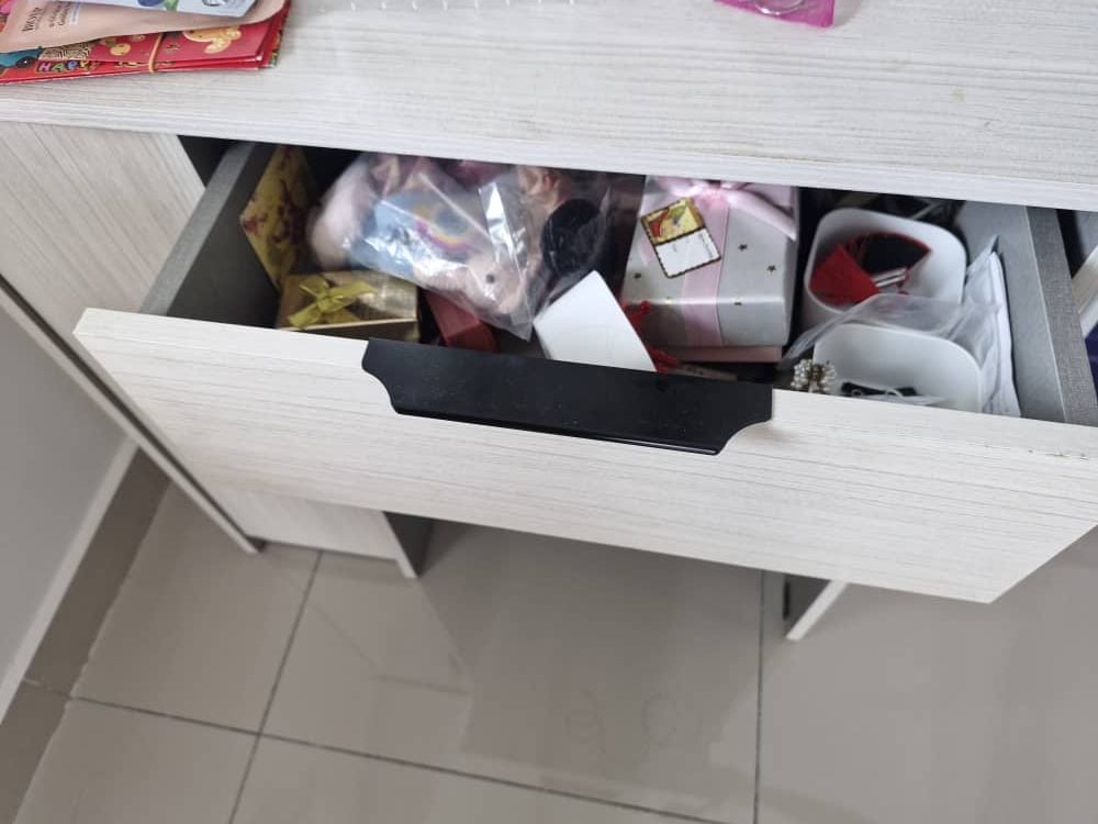 已签发 柔:匪徒持刀潜民宅绑3人 屋主损失数千