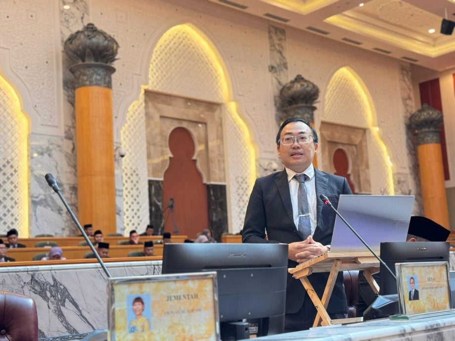 已签发 柔:州议会:柔州议会厅内外 两政党针对MyKiosk课题激烈交锋