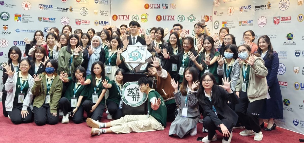 工大第5届“艺华辩”辩题聚焦“是否应使用AI换脸技术复刻逝世好友以安慰家人”,引发激烈思辨