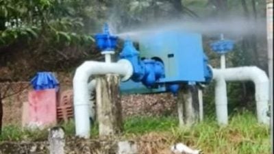 新山制水愁云惨雾　网民惊见水柱狂喷：快去装水洗澡！