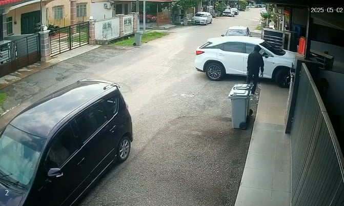已签发 柔:新闻:匪徒光天化日入屋爆窃及偷车,屋主损失达23万