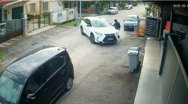 已签发 柔:新闻:匪徒光天化日入屋爆窃及偷车,屋主损失达23万