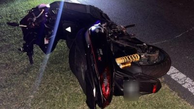 汽车双线超车酿祸  24岁摩托车骑士当场死亡