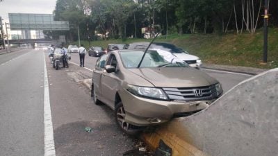 81岁父亲开车载一家三口 汽车失控撞路堤酿1死2重伤