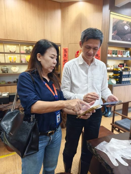 民生特工队〡大雨致污水倒灌4店受影响 茶叶店损失40万