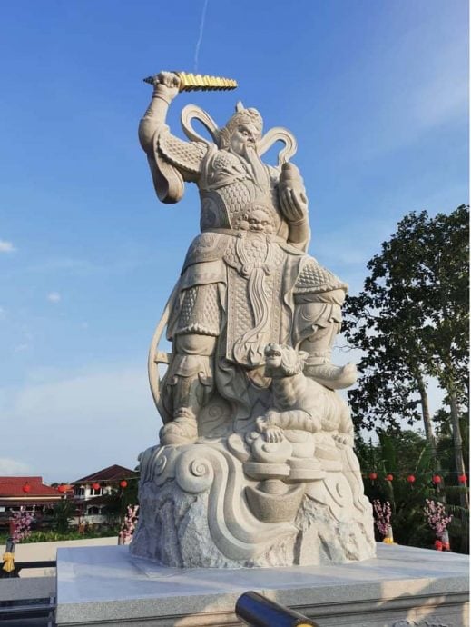 已签发 柔:版头之一:东甲灵显宫新宫28尺赵大天君石雕金身 获大马记录大全颁证