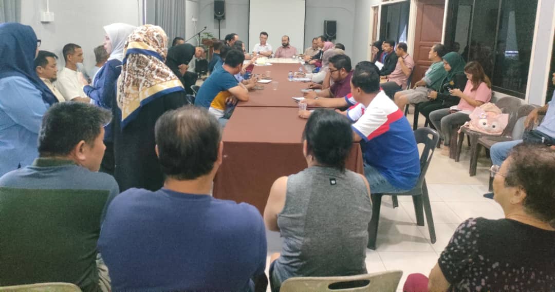 已签发 柔:版头之一:张善深对影响居民健康沙石厂,仅拥有临时执照感震惊