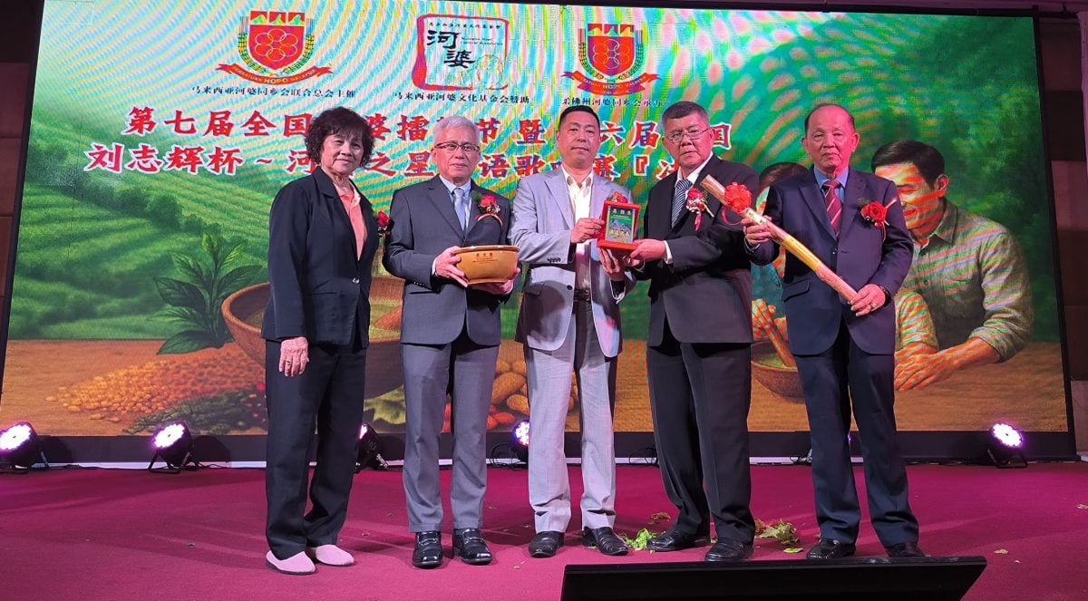 已签发 柔:版头之一:河婆擂茶千人宴场面壮观