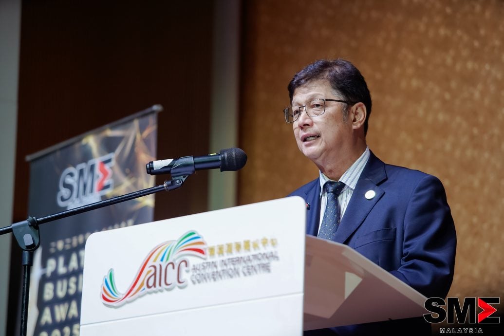 已签发 柔:社团版头:“2025白金企业奖”路演新山举行,逾200企业家共襄盛举