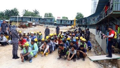 视频 | 柔移民局突击新山一工地 1非法外劳跳河逃骨折送院