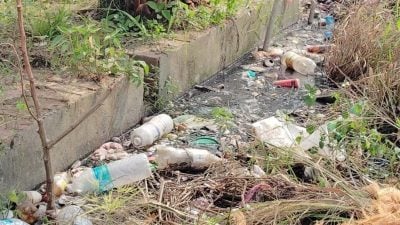 民生特工队 | 沟渠阻塞污水满溢 居民盼当局尽速采必要行动