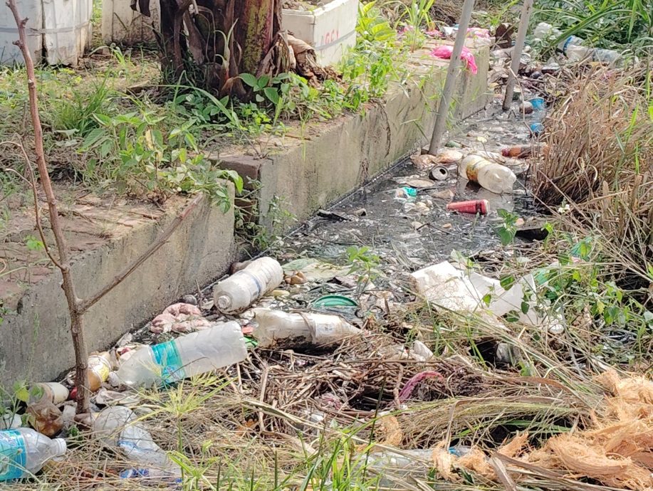 民生特工队:沟渠阻塞污水满溢 居民盼当局尽速采必要行动