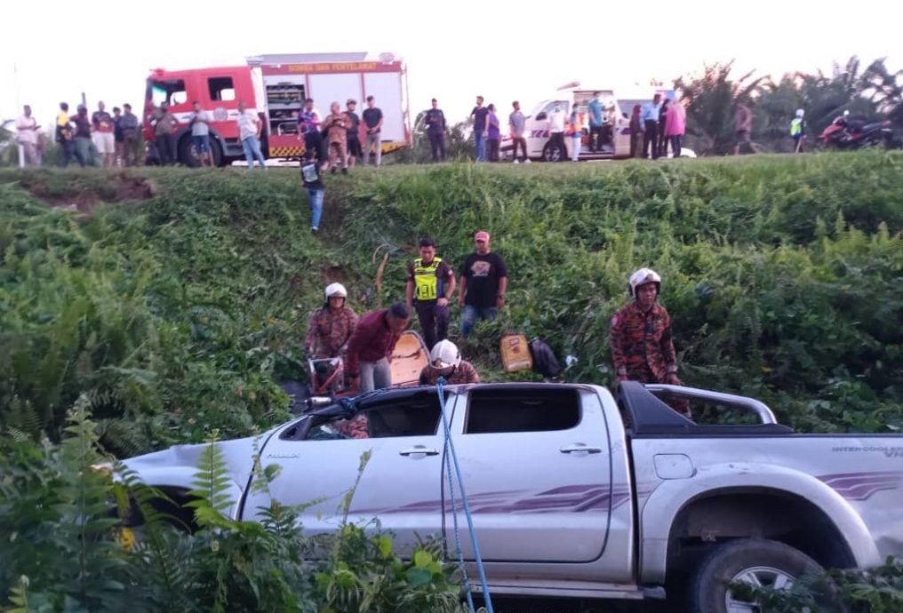 **已签发**柔︰一家6口乘四轮驱动车,驶入洼地父女死