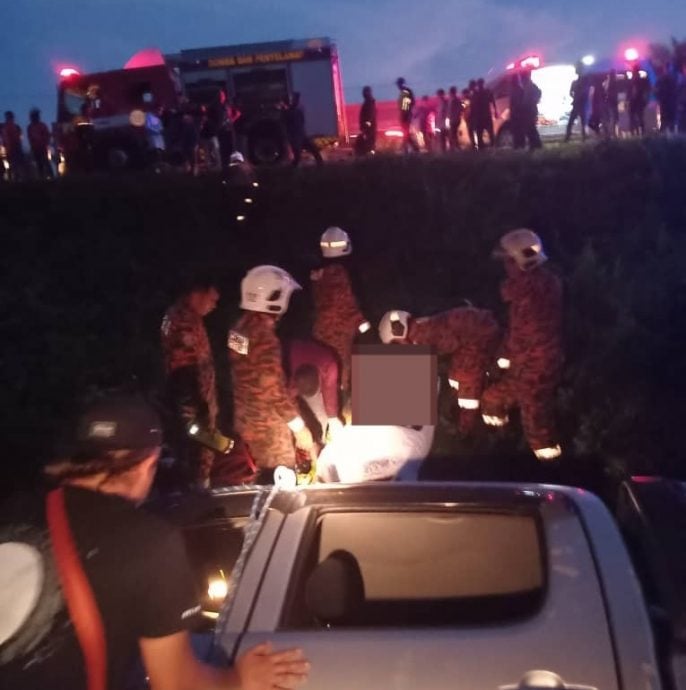 **已签发**柔︰一家6口乘四轮驱动车，驶入洼地父女死