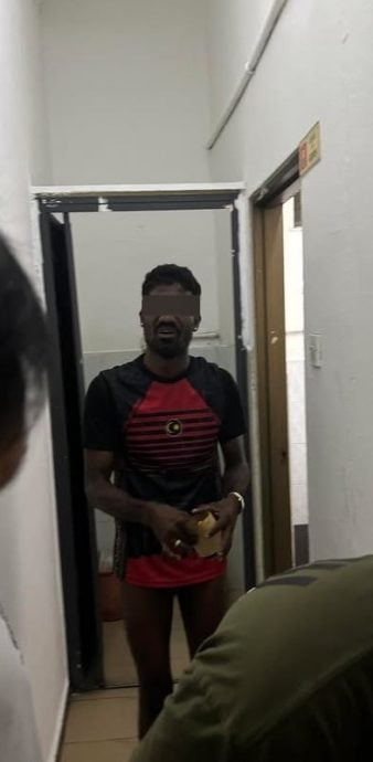 **已签发**柔(独家):第二头:裸下体躲餐馆女厕偷窥自慰 男子当场被食客制伏