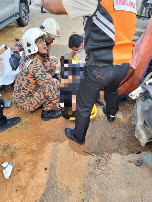 **已签发**柔：2罗里1汽车连环撞，2罗里司机受伤
