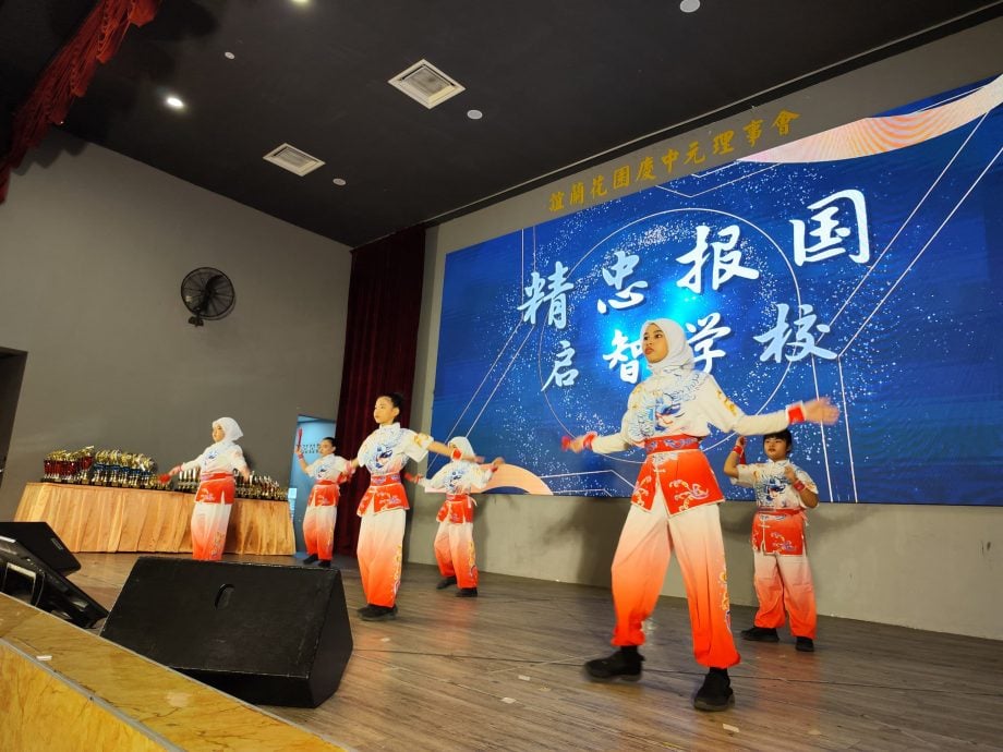 **已签发**柔:头条之一:全柔华校嘉年华笨珍举行 各校教师交流切磋