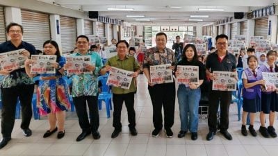 本报活动 | 吴添发连续6年支持 赞助北干育民一校二校学生读星洲日报