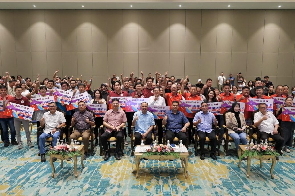 **已签发**柔:封面副文:嘉福尼:州政府推各项援助计划 助微型企业公平成长