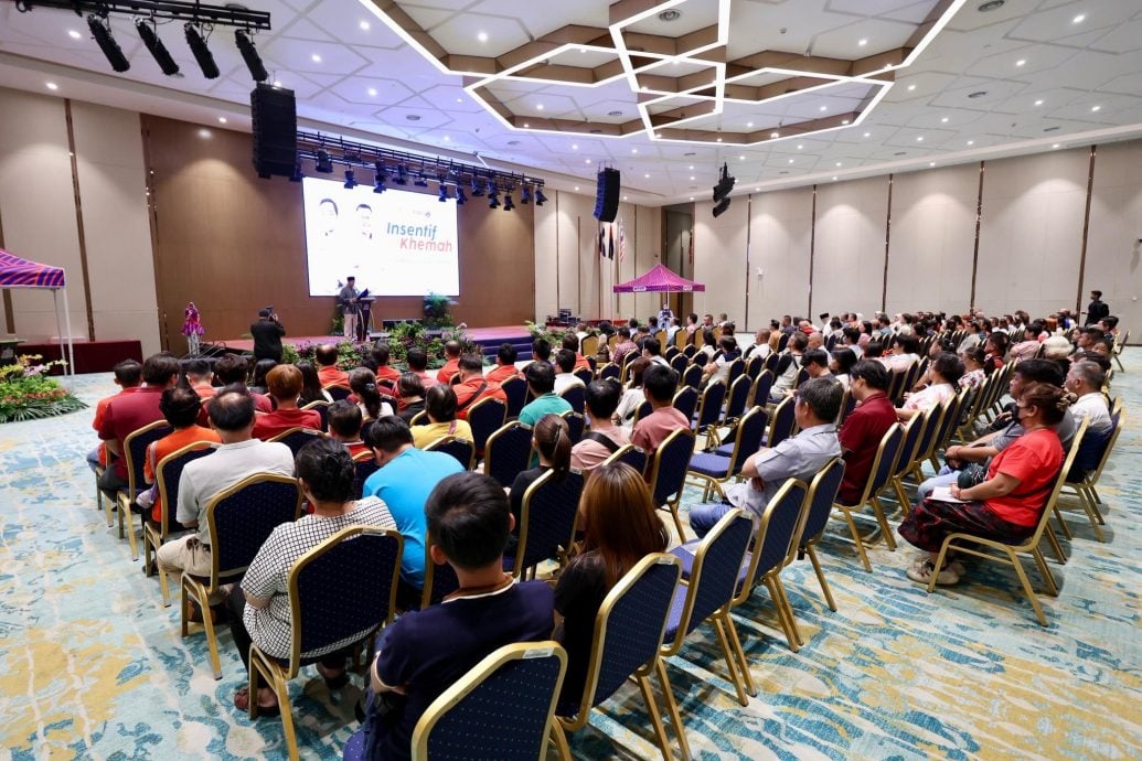 **已签发**柔:封面副文:嘉福尼:州政府推各项援助计划 助微型企业公平成长
