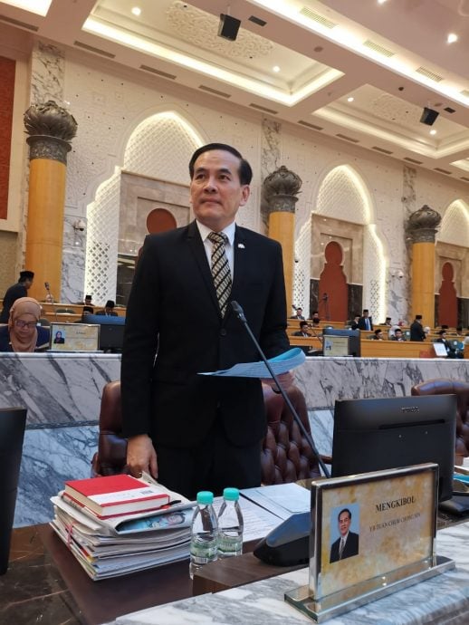 **已签发**柔:州议会〡州政府收入增 周忠信吁提高独中拨款