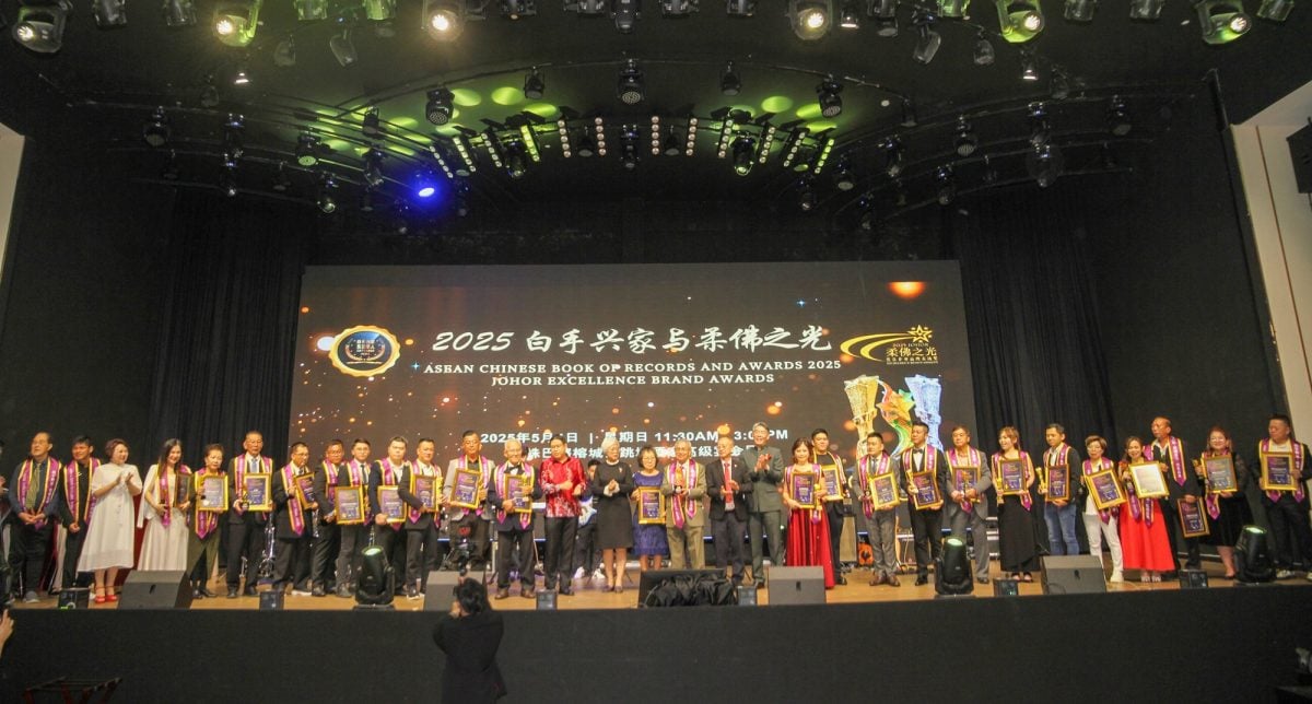 **已签发**柔:市场情报〡9th白手兴家、2nd柔佛之光表扬盛会圆满,30企业获表彰