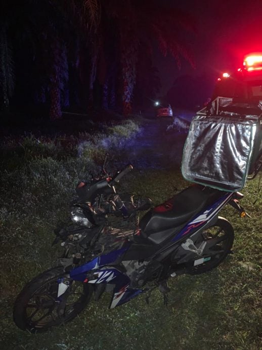 *已签发**柔:撞上过路牛,49岁送餐骑士亡
