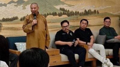 慧传法师与柔南逾20校长 新马寺交流教育心得