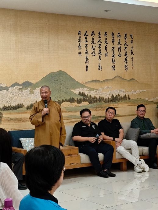 *已签发*柔:文告:慧传法师与柔南逾20校长 新马寺交流教育心得