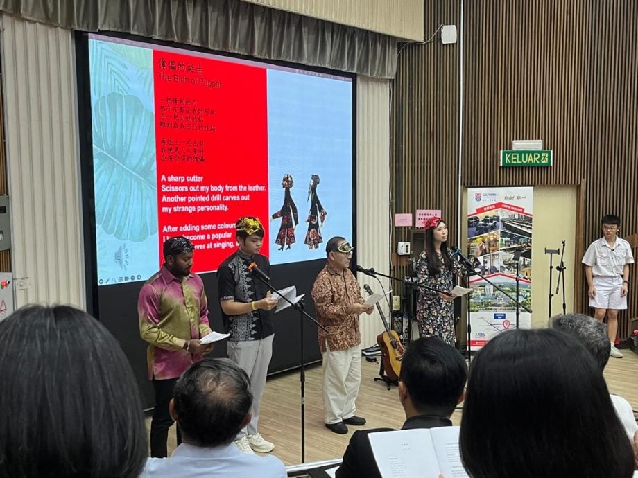 **已签发**柔:校园版头:南方文学之旅来到新山宽中 马中新文人共谱文学交响